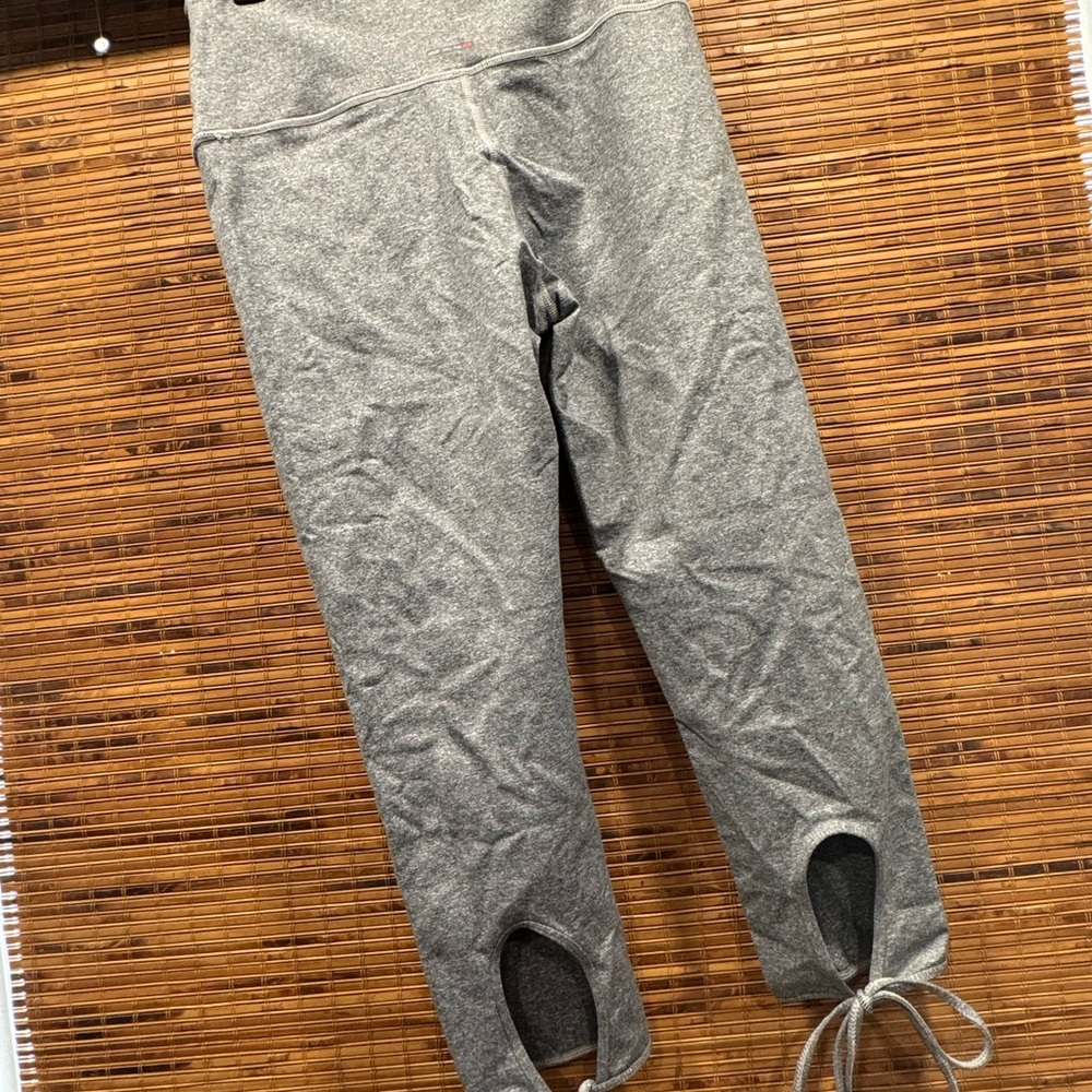 Light Heather Gray Leggings with High-Rise Waistband and Ankle Length - Picture 2 of 6